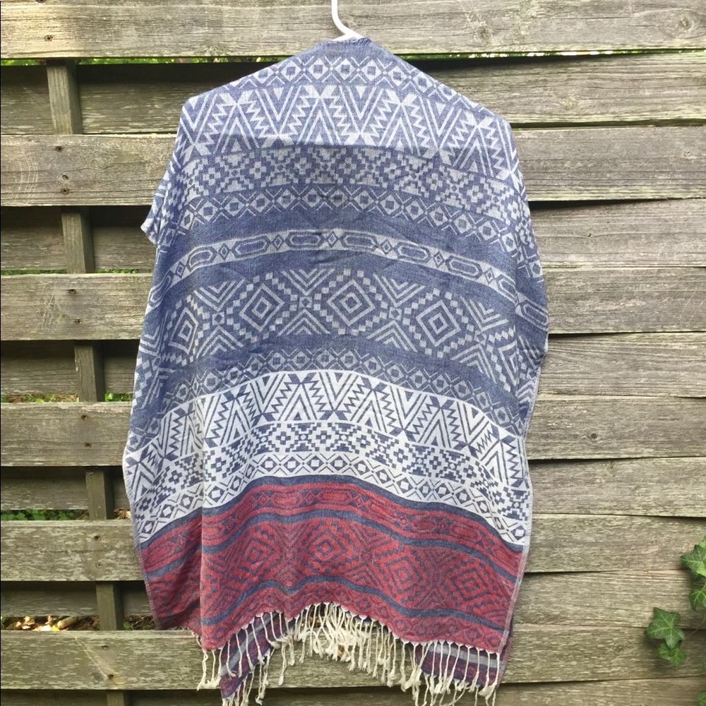 Tilly’s scarf poncho - Picture 3 of 5